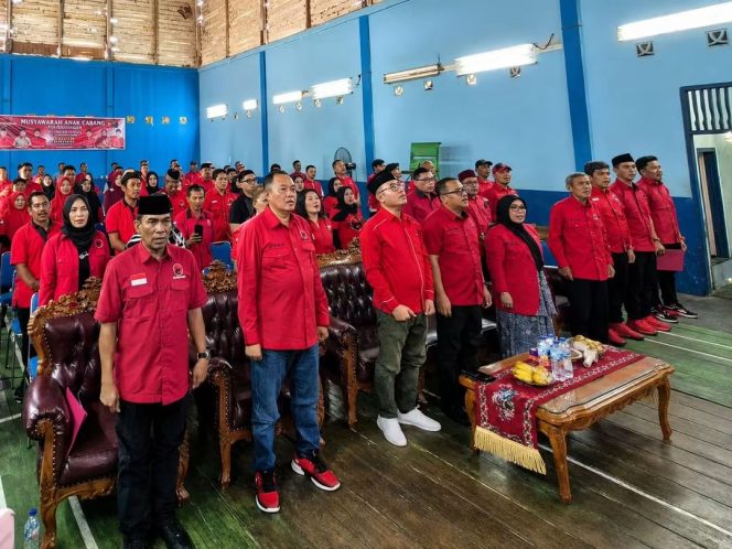 
					PDI Perjuangan Kampar Konsolidasikan 8 PAC, Misharti: Mesin Partai Harus Terus Bergerak