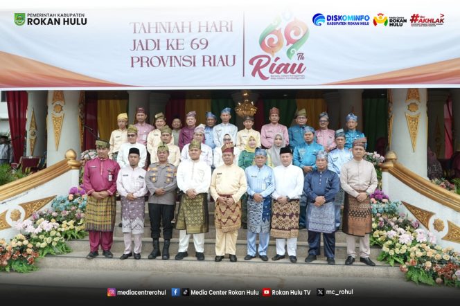 
					Pimpin Upacara Hari Jadi ke-69 Riau di Rohil, Sekda Fauzi Efrizal Ajak Semua Elemen Bersatu dalam Keberagaman