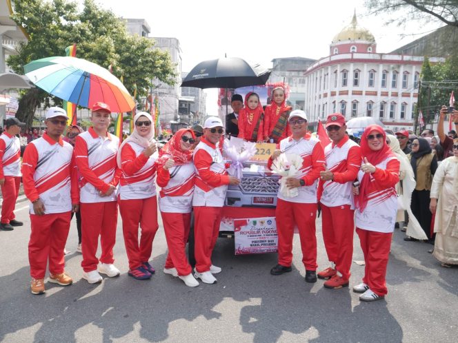 
					Meriahkan HUT RI ke-81, Bupati Rohil H. Bistamam Lepas Pawai Karnaval 15 Ribu Peserta di Bagansiapiapi