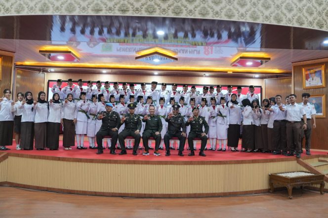 
					Mewakili Bupati H. Bistamam, Sekda Fauzi Efrizal Kukuhkan Paskibraka Rohil 2026