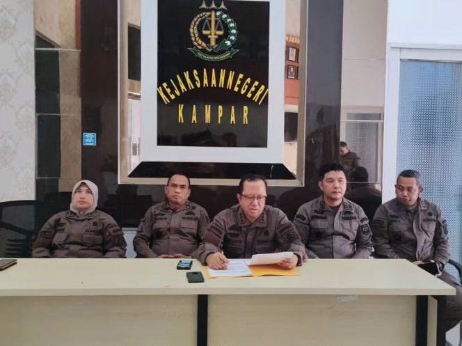 
					Kejari Kampar Bongkar Dugaan Manipulasi LHP 14 Desa, Dua Sprindik Diterbitkan