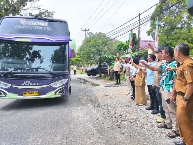 
					Wabup Misharti Lepas Kontingen PGRI Kampar: Jangan Sekadar Bertanding, Bawa Nama Baik Kampar